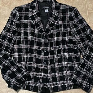 Requirements Jacket/Blazer Button up plaid business wear